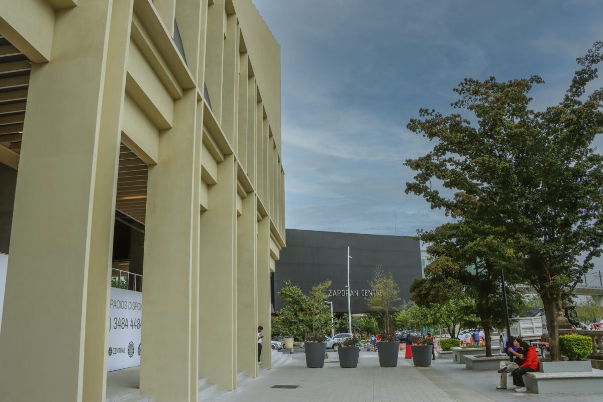 Centro Zapopan estación tren ligero