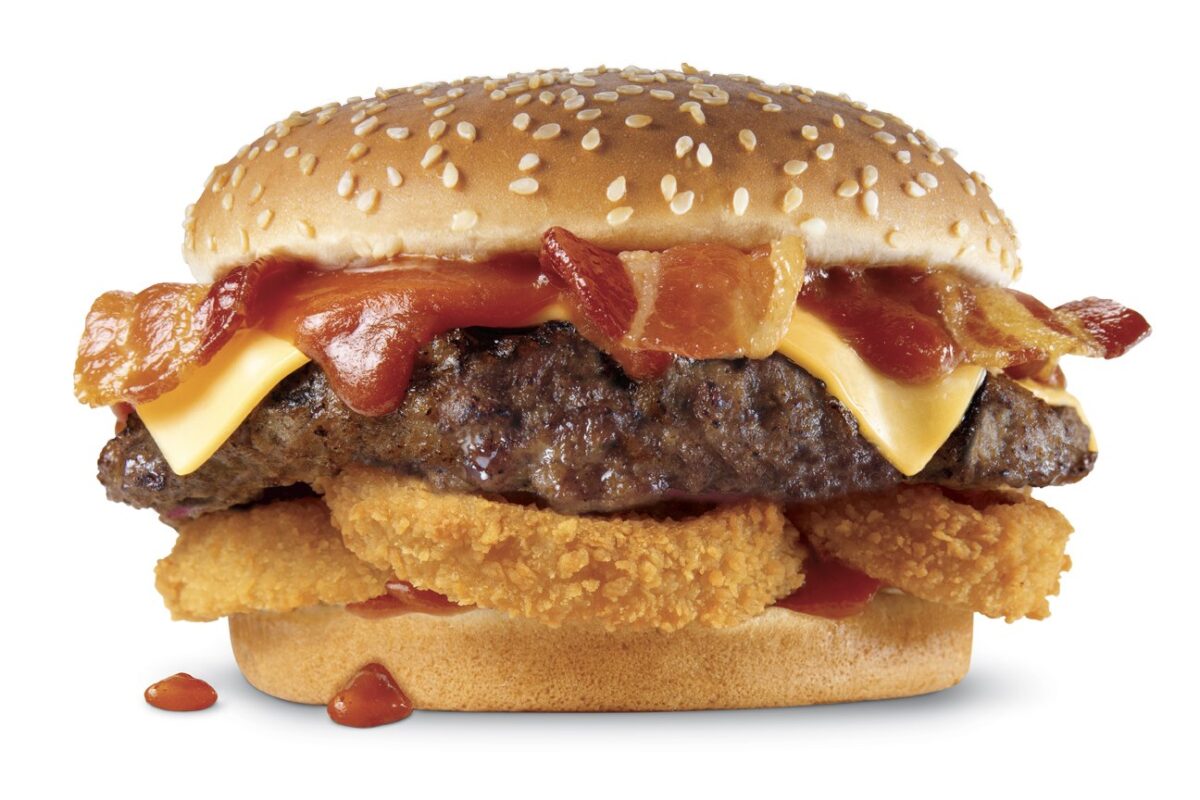 Carl's Jr. invita a todos a celebrar el Carl's Bisiesto Day con una promoción de hamburguesas al 2x1.