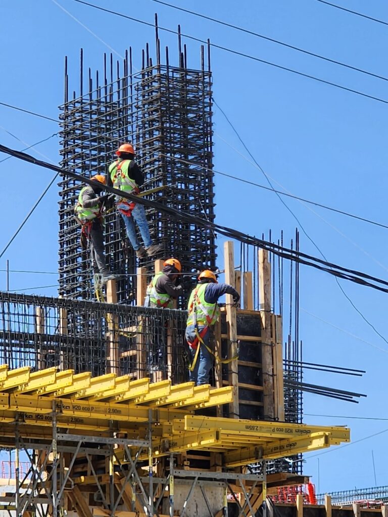 trabajadores de las obras de arena guadalajara en 2024