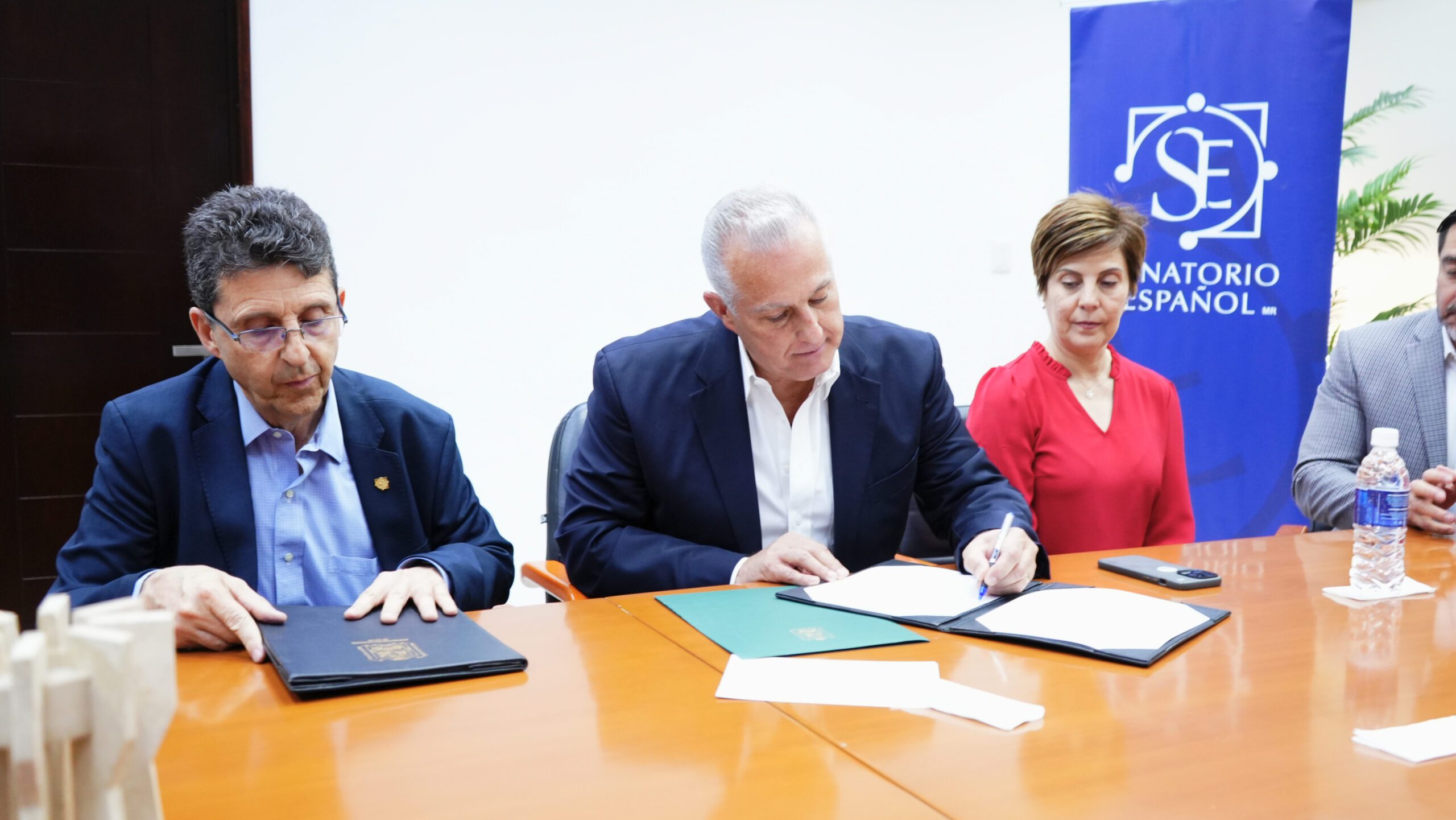 El convenio firmado por el Sanatorio Español de Torreón garantiza el acceso sin costo a estudios de mastografías para mil mujeres, canalizadas a través del DIF y Salud Municipal.