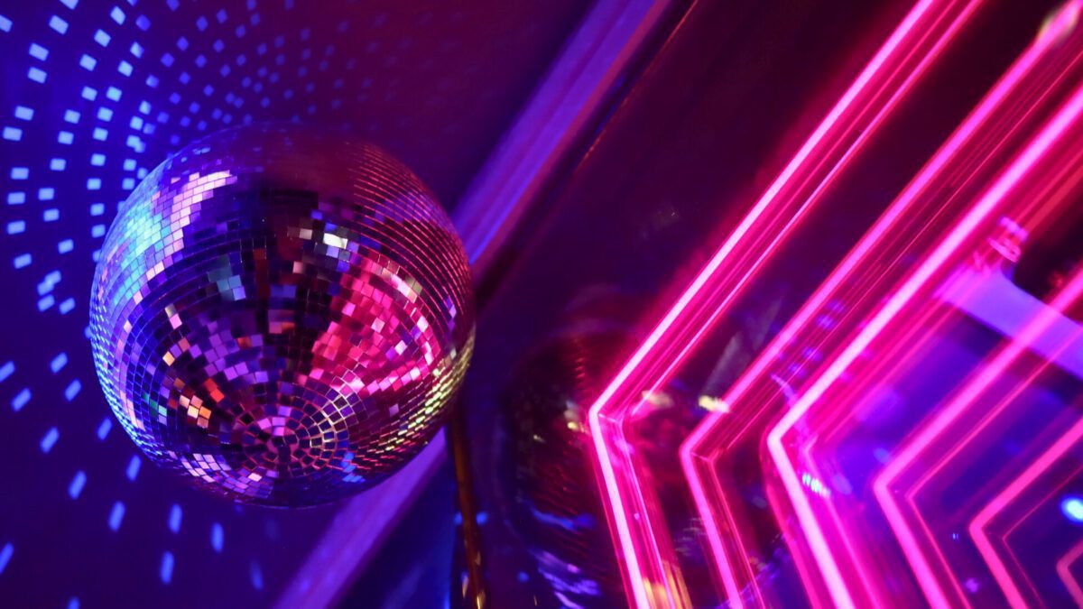 Una Noche Retro con Sonrisa Azul es la que se vivirá este mes de mayo en Torreón, a favor de los tratamientos para menores con autismo.