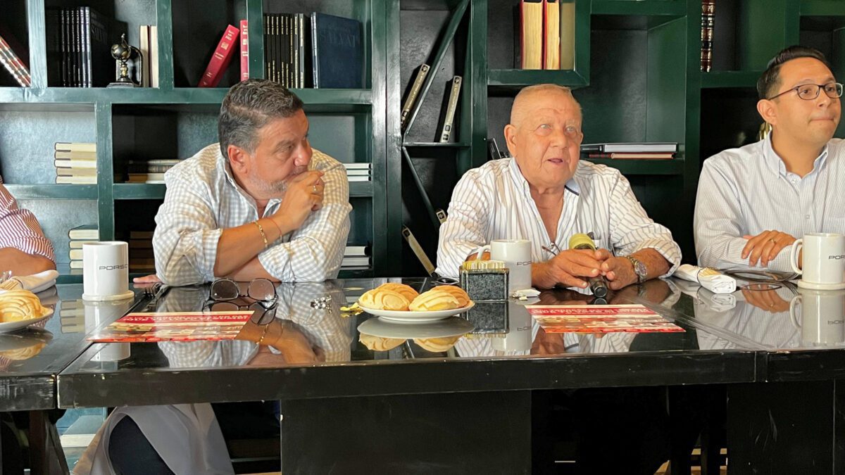 Conferencia de prensa para anunciar la Cuponera 2024 de CANIRAC Laguna.