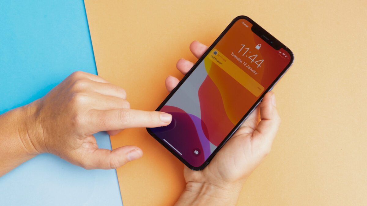 Una nueva actualización de iPhone, que permitirá controlar el dispositivo con los ojos, llegará próximamente al iOS 18, como Eye Tracking.