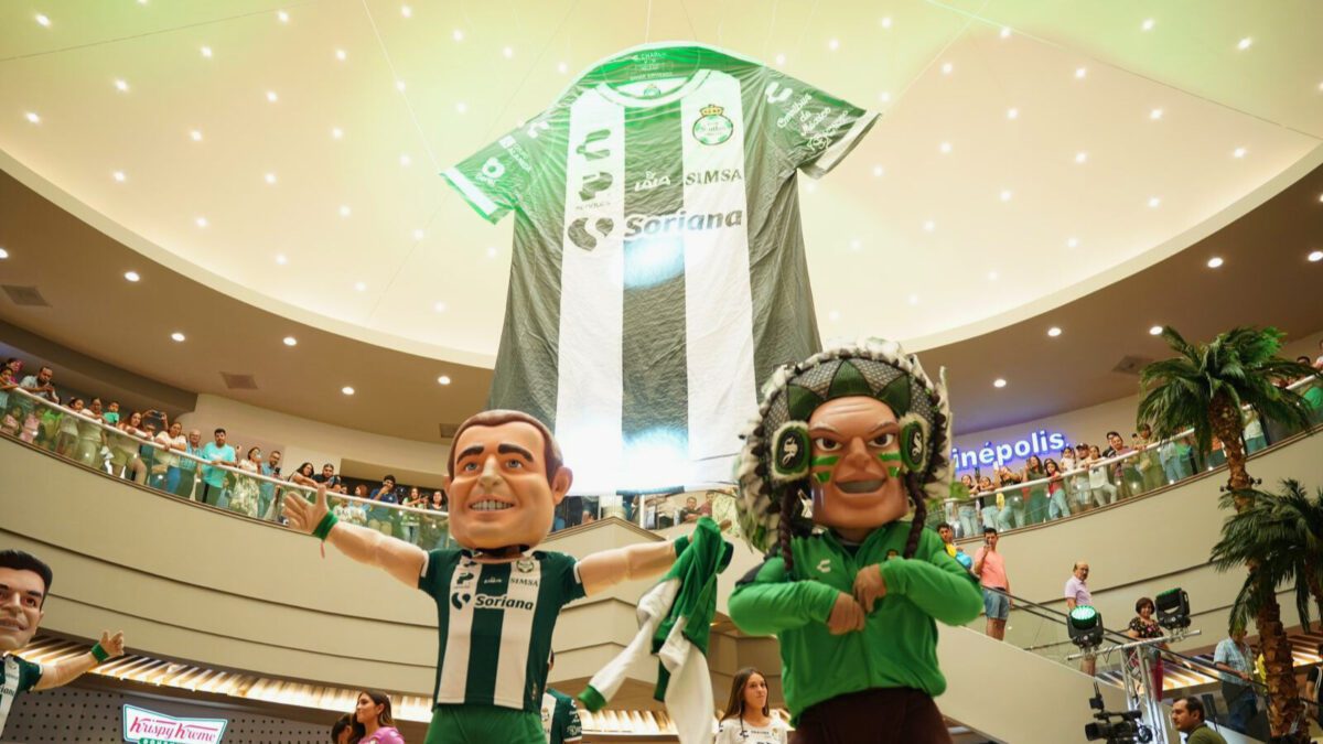Durante un muy especial Santos Day en Torreón, fue presentado el nuevo jersey de Club Santos Laguna, de cara al Torneo Apertura 2024.