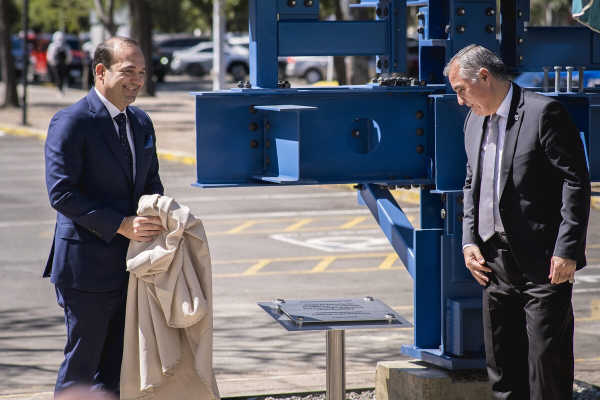 El Mtro. Enrique Estrada Limón, director general de Aceros Ocotlán y Presidente de CONADIAC participó en el evento junto con el director del Tec de Monterrey, Campus Guadalajara