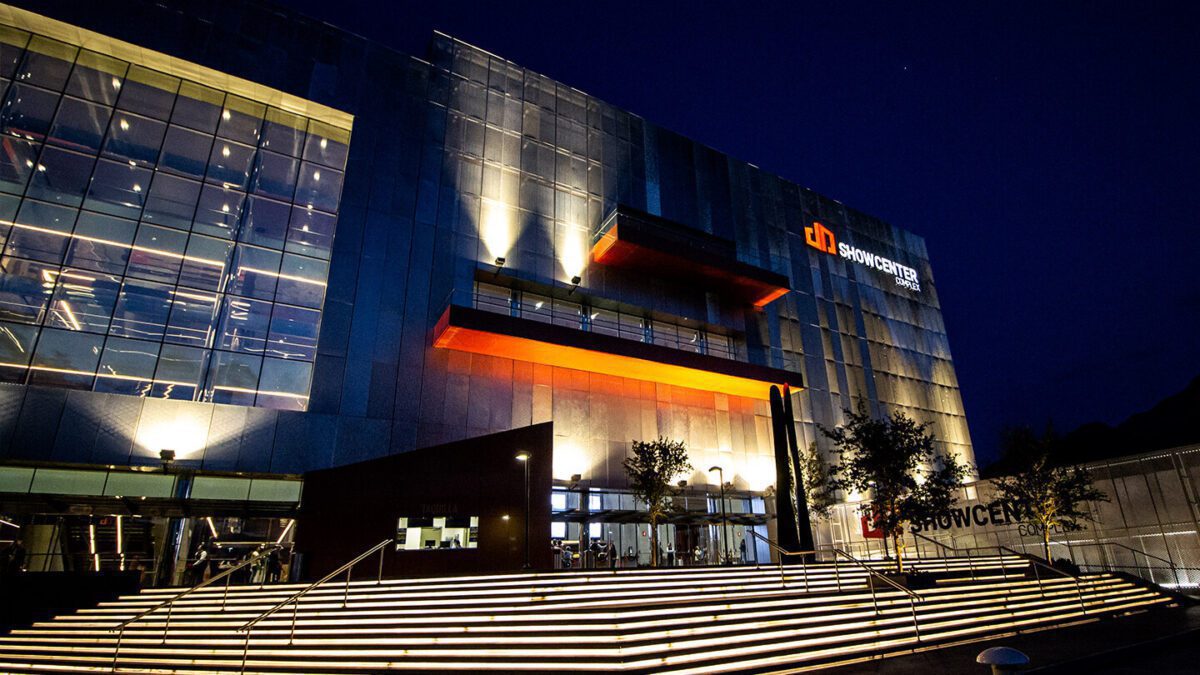 Fachada del Showcenter Complex