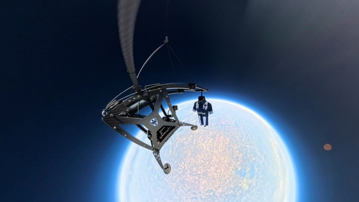 Jersey de Rayados en el espacio