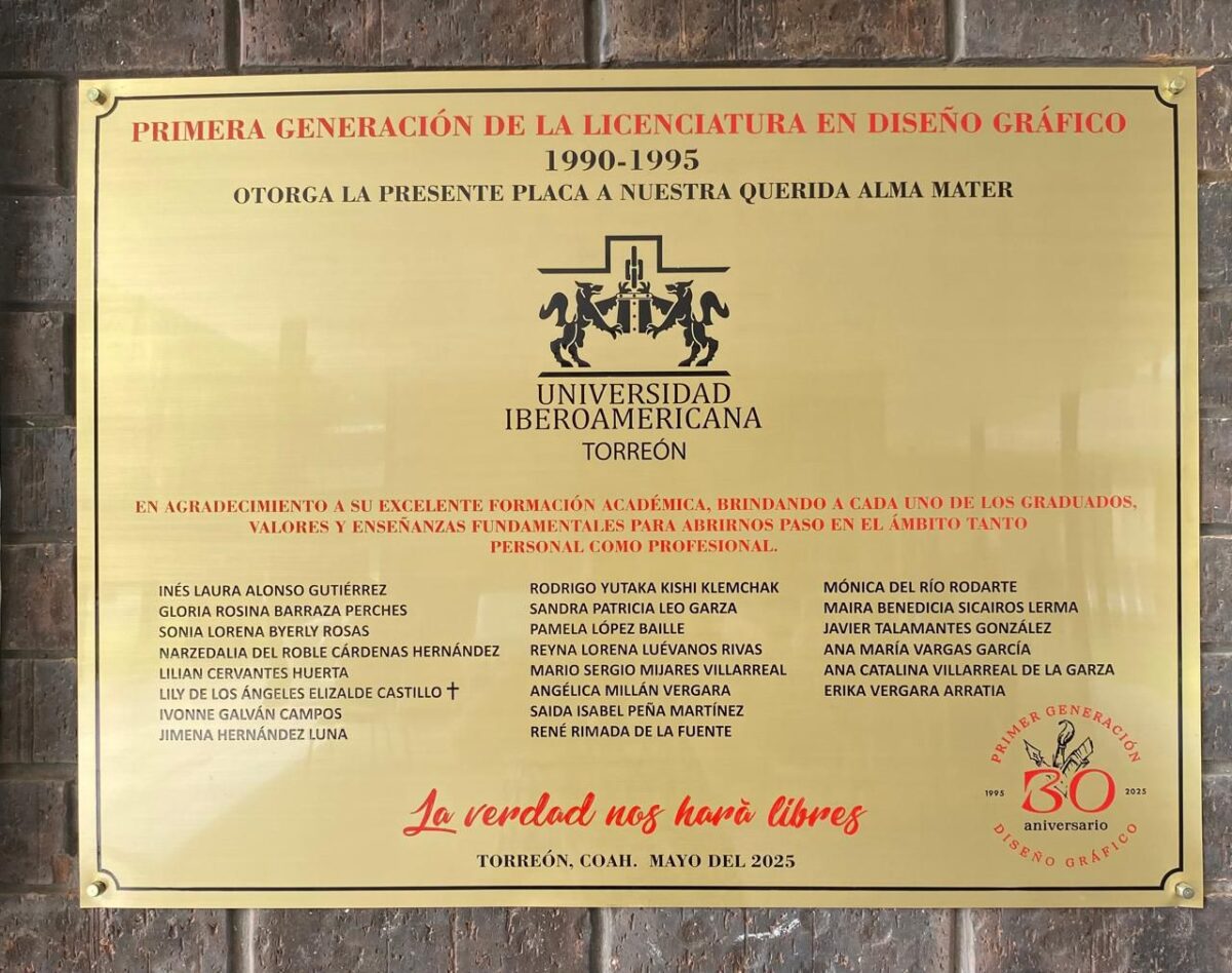 Placa en conmemoración a la primera generación de Diseño Gráfico de la Ibero Torreón.