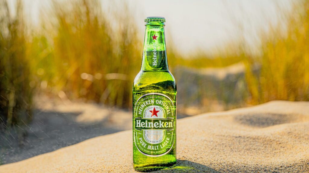 FEMSA cierra ciclo con Heineken. Foto: Unsplash.com / Pascal van Soest