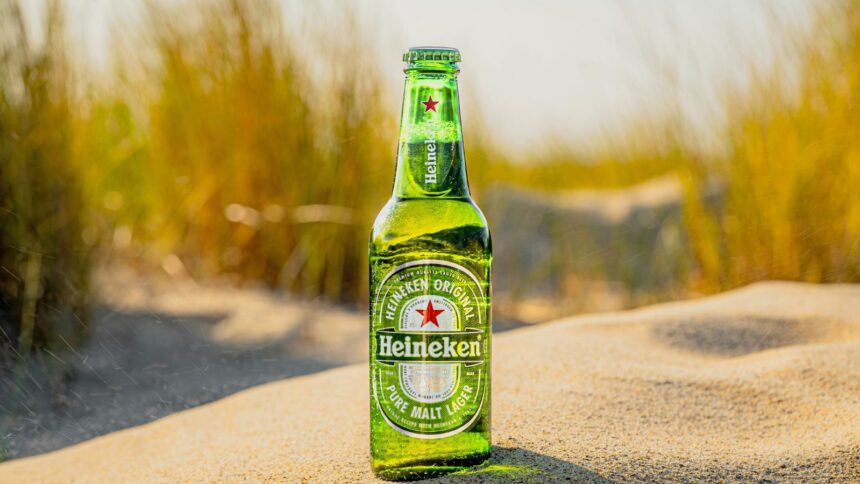 FEMSA cierra ciclo con Heineken. Foto: Unsplash.com / Pascal van Soest