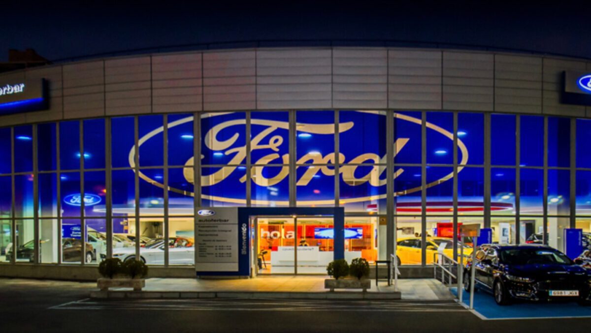 Ford sube hasta 2,000 dólares el precio de autos hechos en México por aranceles