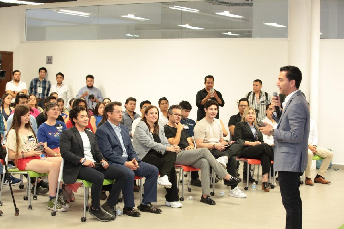 Organizado por Fuckup Nights Saltillo, encabezado por Hazael Misraim López, Florencia Maliachi y Samara Cruz