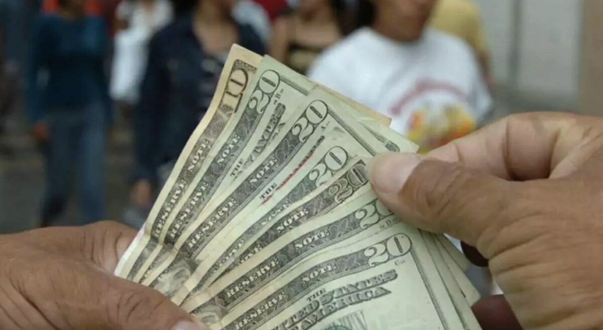 México recibió menos remesas durante abril 2025