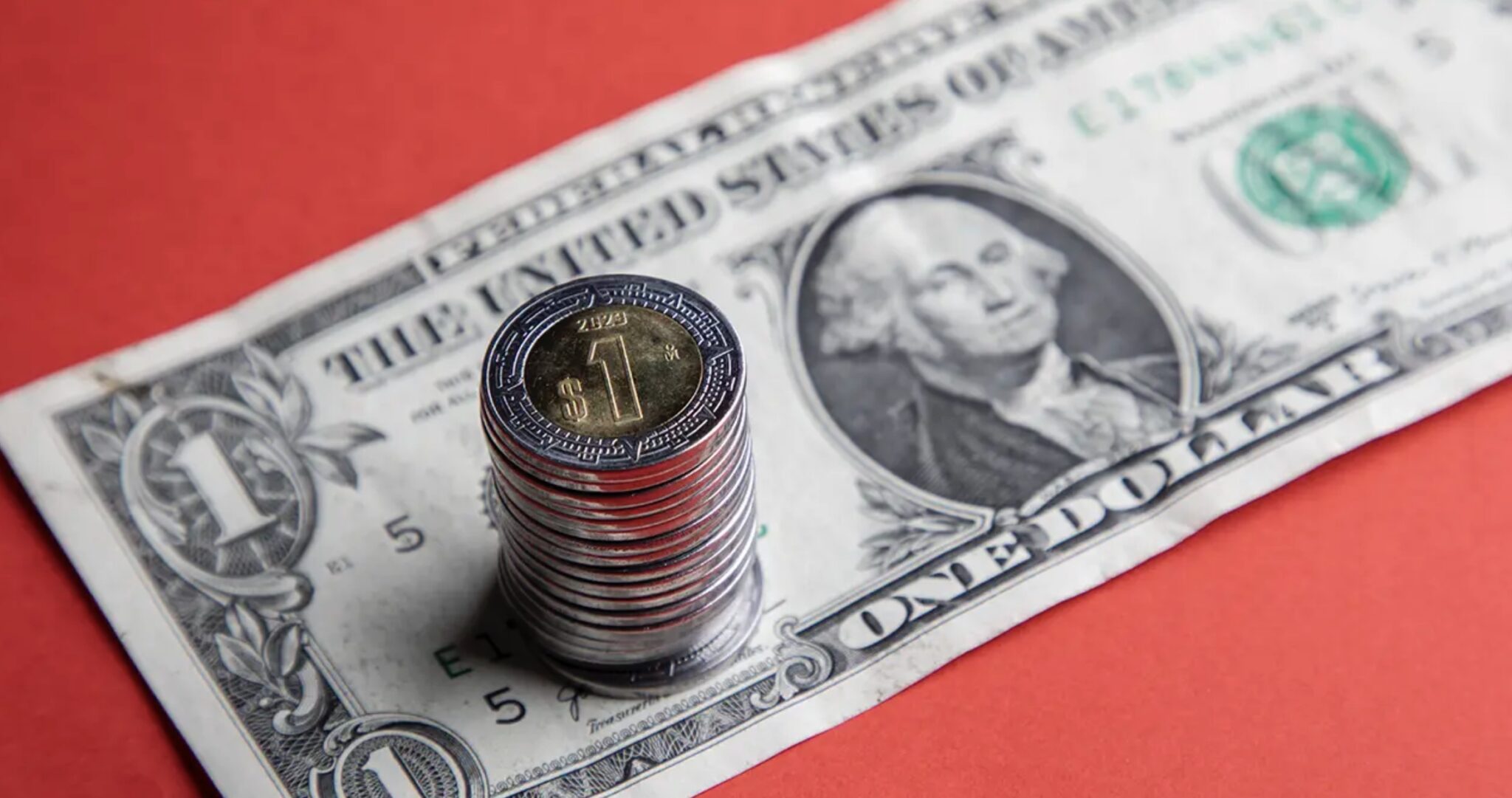 Tipo de cambio hoy: el dólar sube a 19.23 pesos, pero el peso resiste