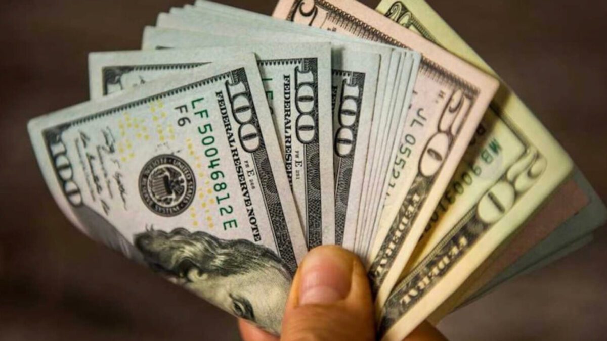 México sufre baja histórica de remesas por crisis en EU