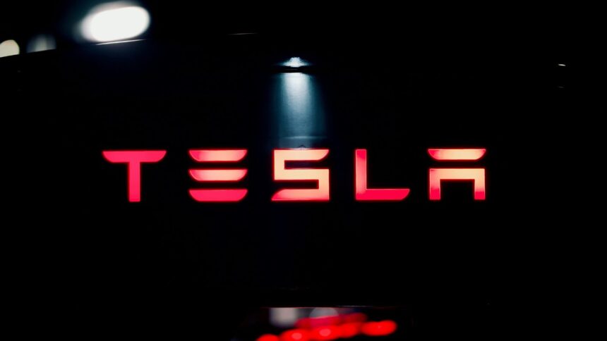 Tesla, de Elon Musk, estrena 'robotaxi' en Texas
