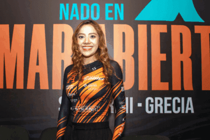 Alejandra Iturbe nadará 2.4 km en el Mar Egeo, Santorini 2025