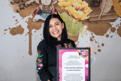 Chef Mayra Arenas recibe reconocimiento en La Gran Vendimia por su aporte a la gastronomía del noreste