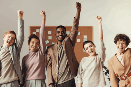 Descubre cifras, motivaciones y retos del emprendimiento en México. Datos 2024 sobre rentabilidad, canales digitales y áreas clave de mejora.