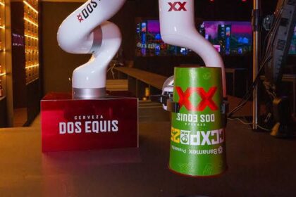 Brazos robóticos que escarchan vasos