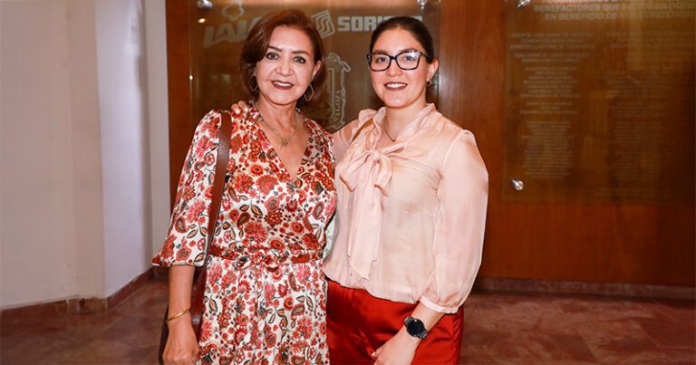 Adriana Camargo y Michelle Dávila.