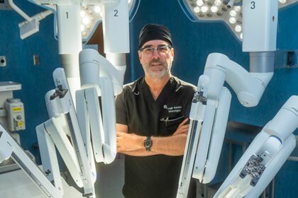 Especializado en cirugía robótica, el Doctor Raúl Domínguez pone a Torreón en el mapa de la medicina de alta precisión en América Latina.