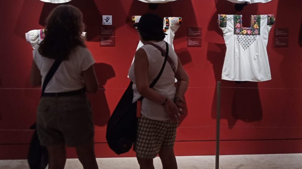 Exposición de textiles en el Museo de Historia Mexicana