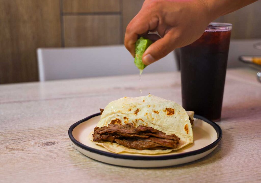 Vampiritos, platillo icónico de Los Farolitos.