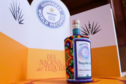 Guadalajara bate récord mundial con botellas de tequila en su Día Nacional