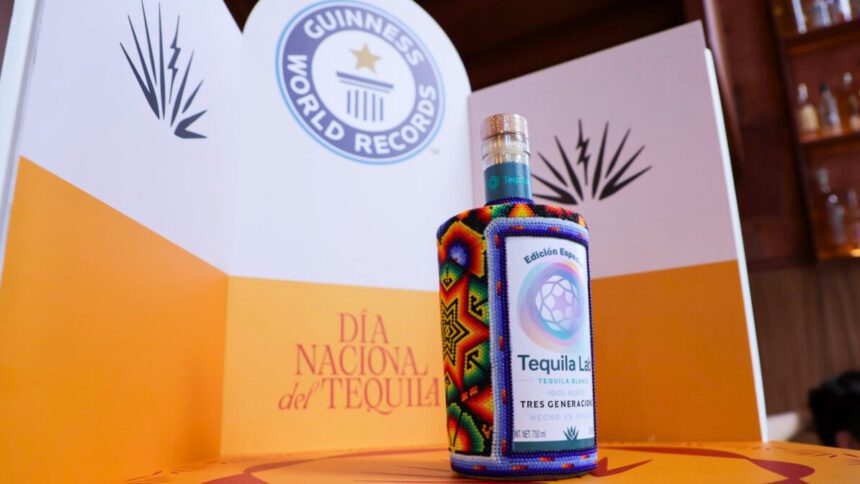 Guadalajara bate récord mundial con botellas de tequila en su Día Nacional