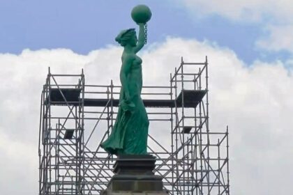 Regresa 'La Mona' al Arco de Monterrey: Así quedó