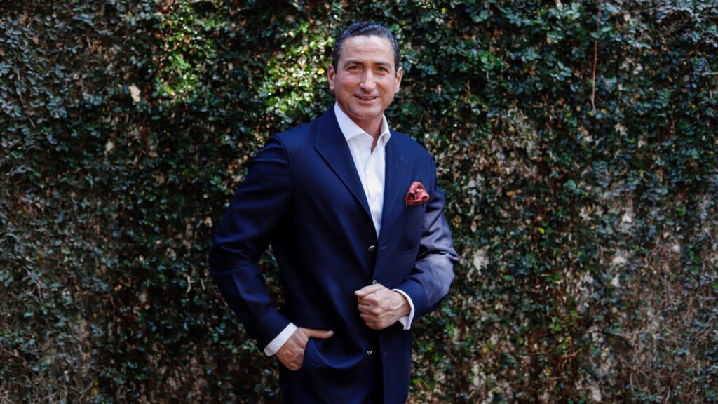 Conoce más sobre Héctor Castellanos