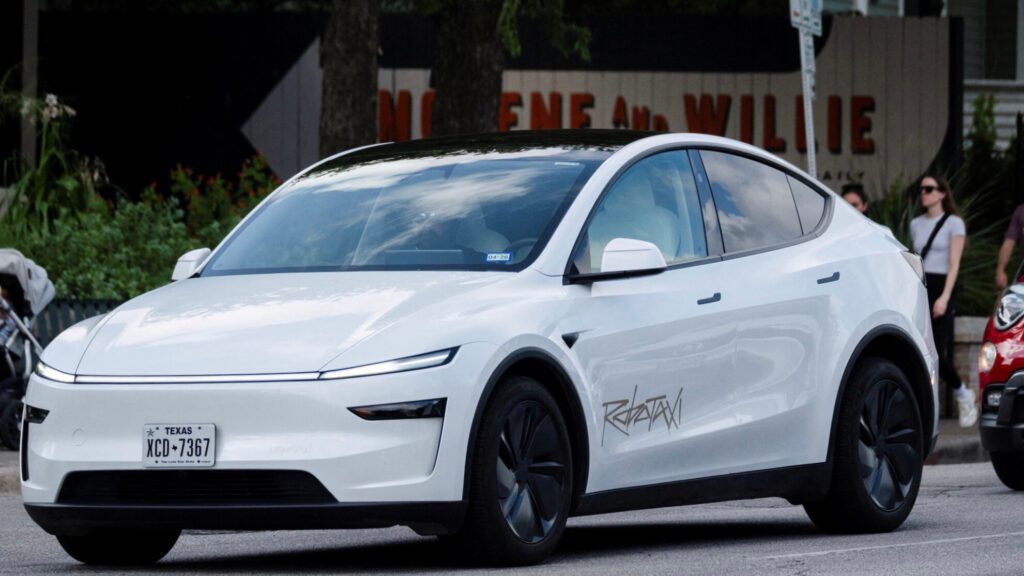 'Robotaxi' de Tesla comienza a circular en Estados Unidos