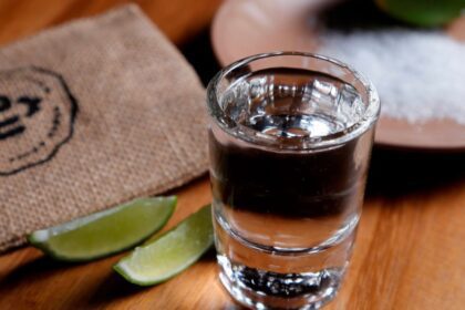 Adiós vinazas: Innovación jalisciense crea tequila más sustentable