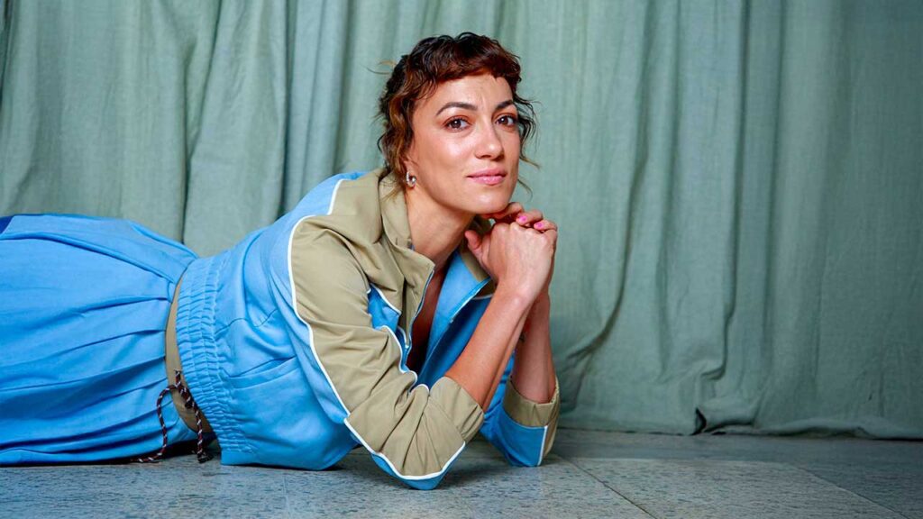 Mayra Hermosillo se mantiene escribiendo y representando historias que llevan su sello personal al mundo.