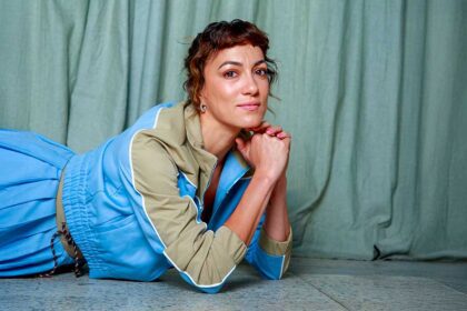 Mayra Hermosillo se mantiene escribiendo y representando historias que llevan su sello personal al mundo.