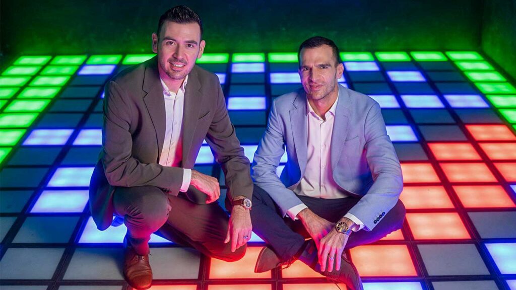 Adrián Murra y Fernando Veloz convierten sus afinidades en emprendimientos que combinan creatividad, tecnología y experiencias memorables.