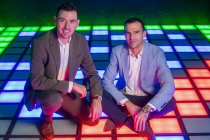 Adrián Murra y Fernando Veloz convierten sus afinidades en emprendimientos que combinan creatividad, tecnología y experiencias memorables.