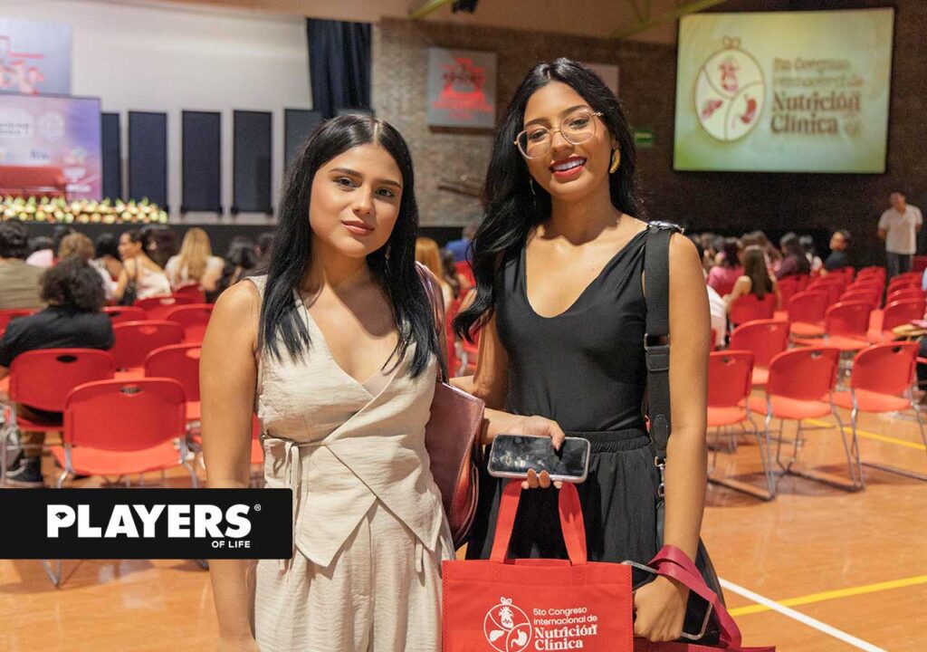 Cynthia Román y Evelyn Alexandra.