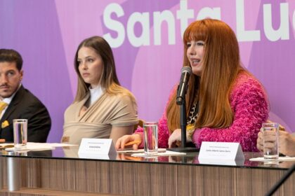 Samuel García, Mariana Rodríguez y Victoria Kühne en el anuncio del Festival Internacional Santa Lucía 2025