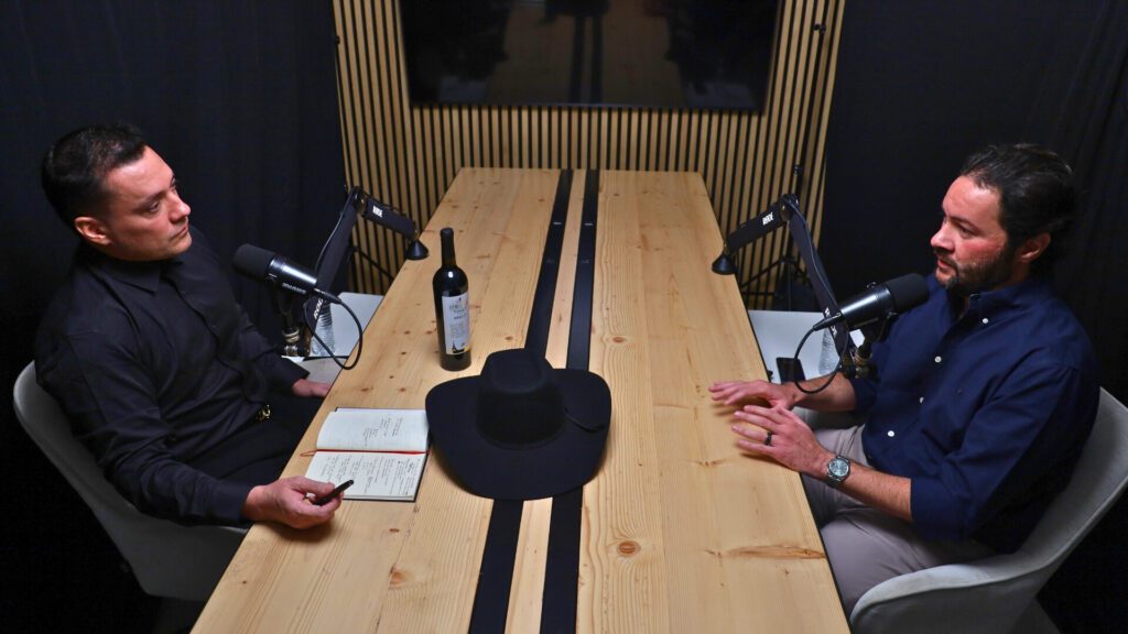 Eduardo Nieto y Maurice Collier, en la grabación del podcast Black Room.