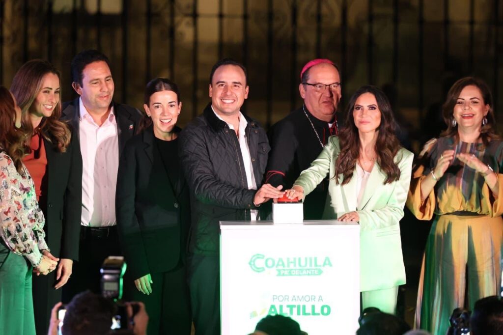 El Gobierno de Coahuila e Iberdrola México colaboraron para iluminar la Catedral de Saltillo. Foto: X @manolojim