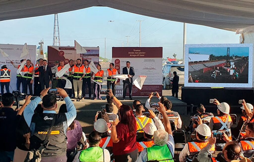 Grupo Carso, de Carlos Slim, construirá tramo del tren Saltillo–Santa Catarina. Foto: Gobierno de Nuevo León