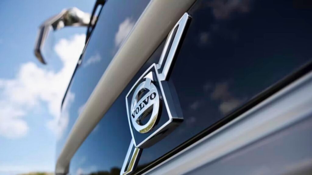 Volvo levanta en Nuevo León su planta de camiones más grande del mundo