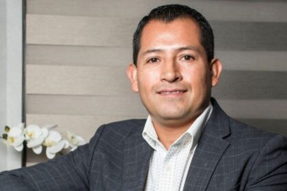 El Dr. Rubén Uriel Rodríguez Lindsay destaca por su liderazgo en salud pública