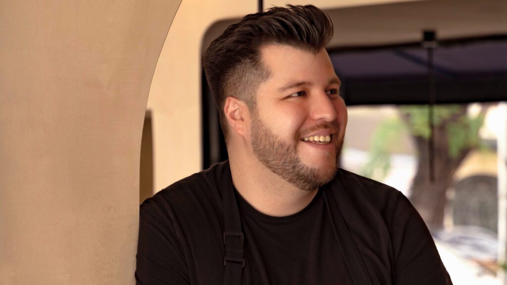 De Torreón a la CDMX, Alexis Ayala cocina su propio estilo, sazonado con técnica, identidad y una mirada actual de la gastronomía mexicana.
