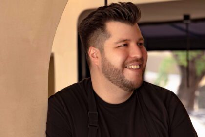 De Torreón a la CDMX, Alexis Ayala cocina su propio estilo, sazonado con técnica, identidad y una mirada actual de la gastronomía mexicana.