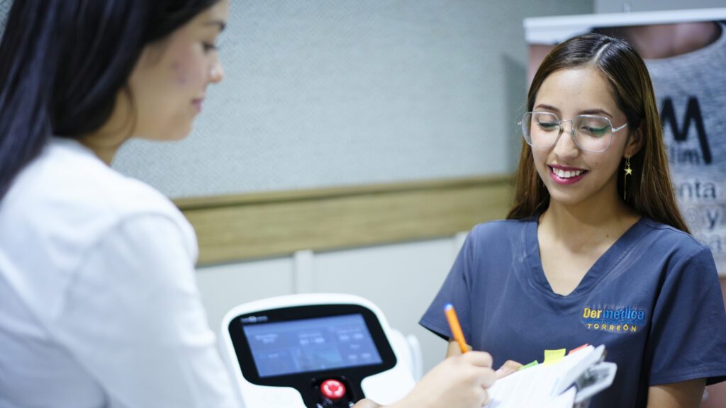 En Dermédica, la confianza y los resultados conviven en armonía, brindando soluciones que respetan la autenticidad de cada paciente.