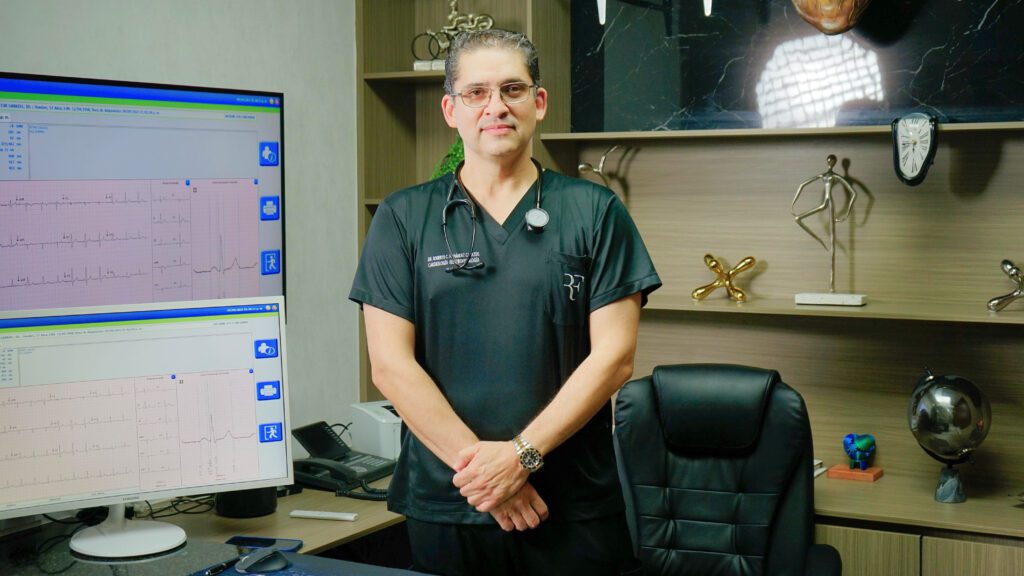 El Doctor Roberto Fernández Cavazos es un referente nacional en Cardiología y Electrofisiología.