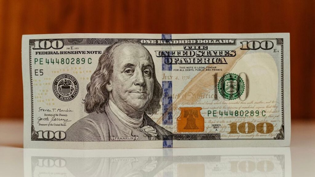 Así amaneció el dólar este lunes 6 de octubre: Tipo de cambio y bancos más baratos